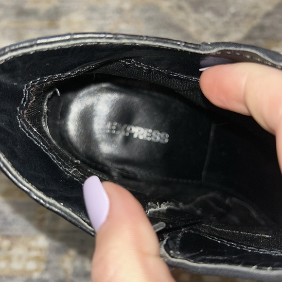 Express black booties. Size 6 - Picture 3 of 4